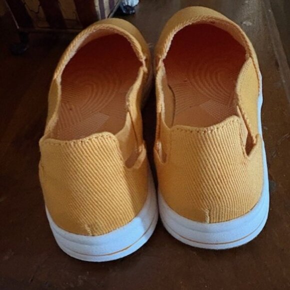 Clarks Cloudsteppers Goldenrod Size 6.5 - Picture 3 of 3